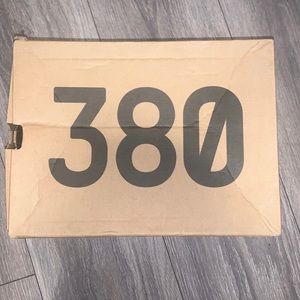 I’m selling yeezy 380 size 5.5 (38.5) color/tan/cream